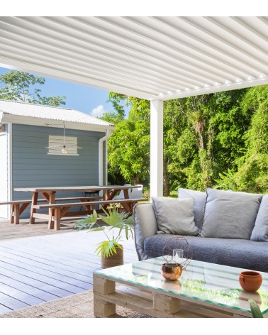 Pergola avec lame perpendiculaires à la façade